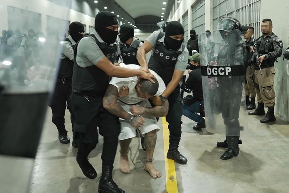 Tecoluca, El Salvador ? In these photos, Salvadoran police officers escort alleged members of the Venezuelan Tren de Aragua gang, recently deported by the United States, to be incarcerated at a prison ...