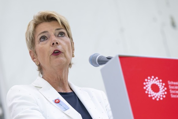 Bundesraetin Karin Keller-Sutter bei ihrer Rede auf der Ruetliwiese, anlaesslich der Bundesfeier auf dem Ruetli, welche im Zeichen von Einklang und Vielfalt steht, am Freitag, 1. August 2025. (KEYSTON ...