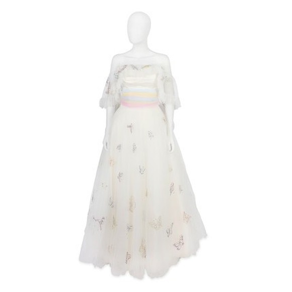 La robe de bal de la princesse Margaret pleine longueur en satin et tulle à motif papillon.