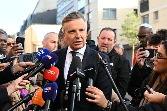 Former French President Nicolas Sarkozy&#039;s lawyer Christophe Ingrain answers reporters outside La Sante prison, Tuesday, Oct. 21, 2025 in Paris. (AP Photo/Emma Da Silva)
France Sarkozy Prison