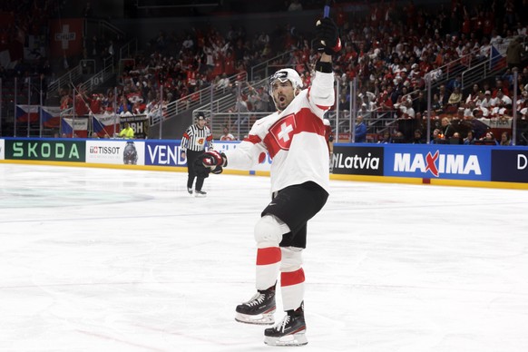 epa10644545 Switzerland&#039;s forward Andres Ambuehl celebrates after scoring the 1-2 during the group B match between Czech Republic and Switzerland at the IIHF 2023 Ice Hockey World Championship, i ...
