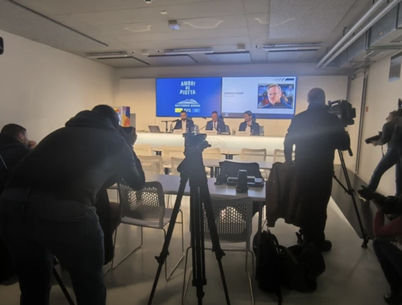 Les coulisses de la conférence de presse.