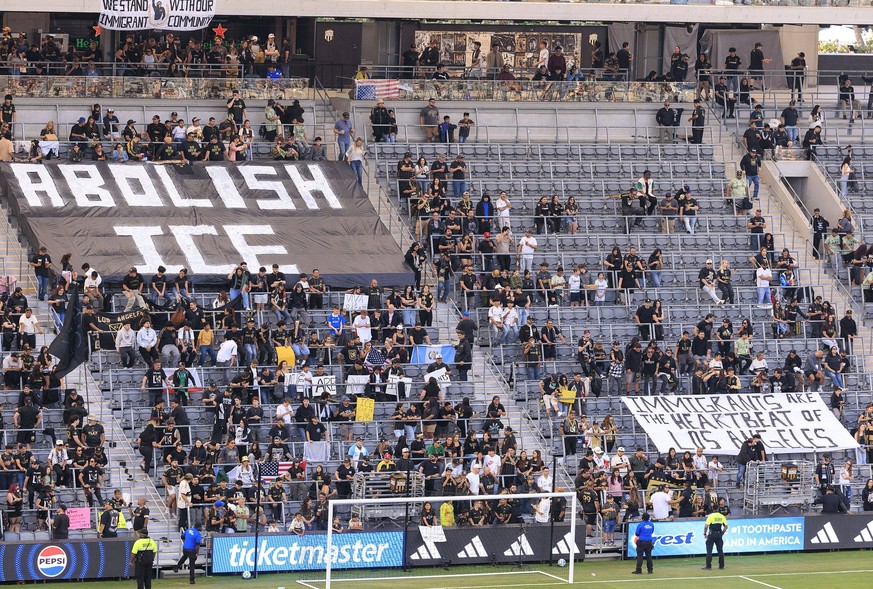 June 8, 2025, Los Angeles, California, USA: Fans in the stands put up protest signs against ICE at the regular season MLS, Fussball Herren, USA game between the Los Angeles Football Club and the Sport ...