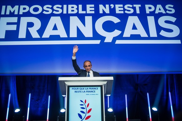 epa09883484 France&#039;s far-right party &#039;Reconquete!&#039; leader and candidate to the 2022 presidential election Eric Zemmour gestures during his speech after the announcement of the French pr ...