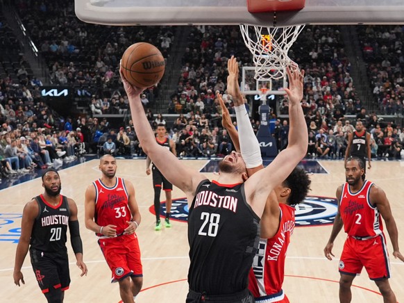 Yanic Konan Niederhäuser (qui défend sur Alperen Sengun) et les Clippers ont battu Houston mardi