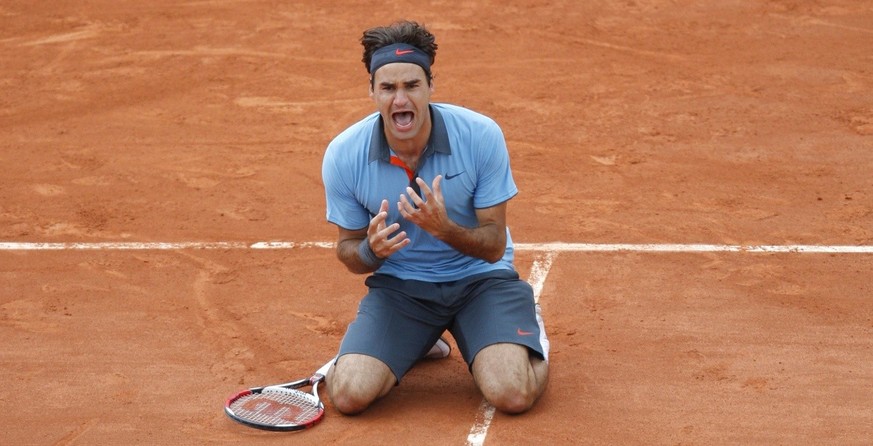 Switzerland&#039;s Roger Federer jubilates after defeating Sweden&#039;s Robin Soderling during their men&#039;s singles final match of the French Open tennis tournament at the Roland Garros stadium i ...