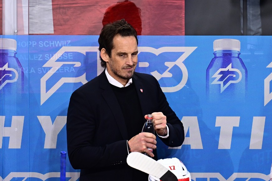 epa12132109 Switzerland&#039;s head coach Patrick Fischer looks on during the IIHF Ice Hockey World Championship semifinal match between Switzerland and Denmark at Avicii Arena in Stockholm, Sweden, 2 ...