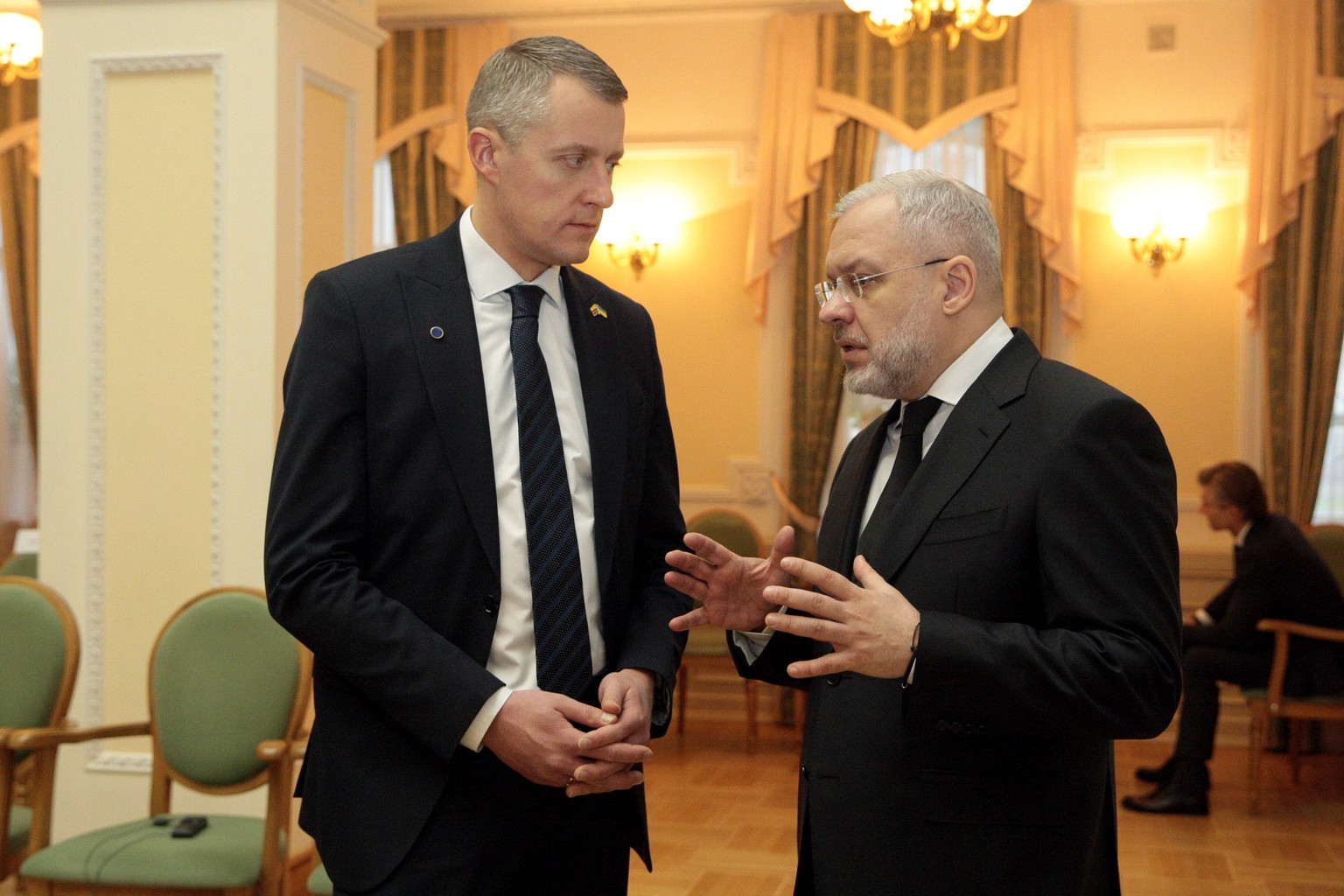Le ministre de l&#039;énergie de la République de Lituanie Zygimantas Vaiciunas (à gauche) et le ministre ukrainien de l&#039;énergie German Galushchenko.