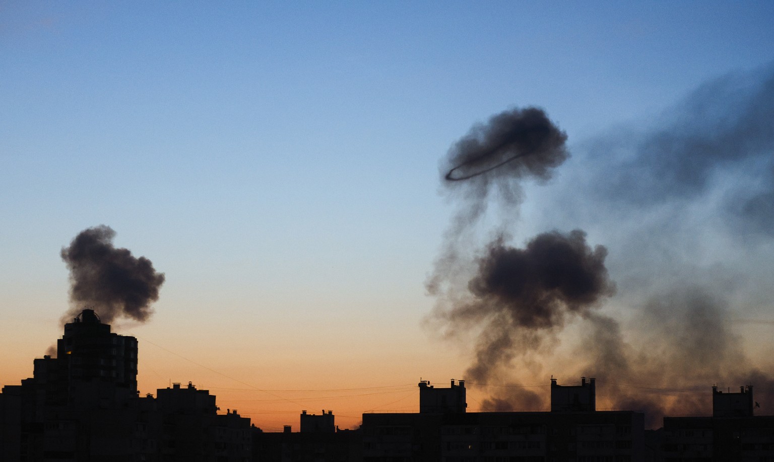 epa12180459 Clouds of smoke billow after airstrikes in Kyiv, Ukraine, 17 June 2025, amid the Russian invasion. At least 14 people were killed and 60 others injured after Russian forces launched a larg ...