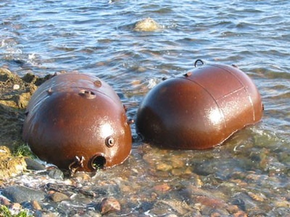 Anciennes mines marines sur la plage de l’île estonienne de Naissaar, en mer Baltique.