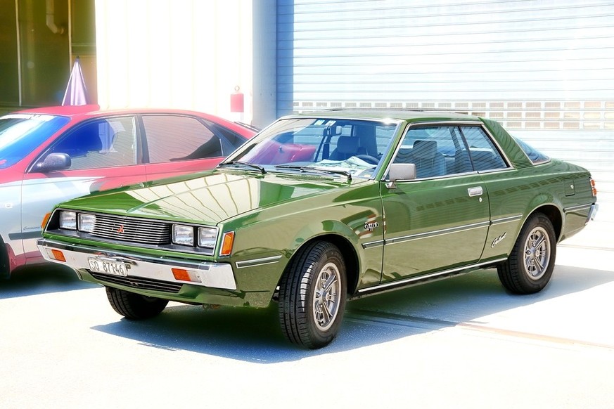 Mitsubishi Galant Lambda 1976 (and from 1978: The Sapporo)
https://commons.wikimedia.org/wiki/File:1978_Mitsubishi_Sapporo_2000_GSL_Automatic.jpg