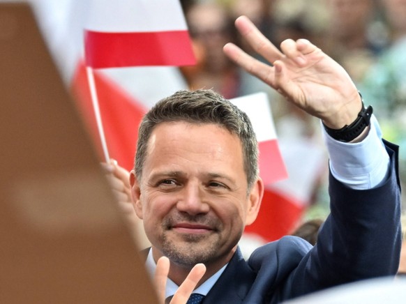 Maire de Varsovie, Rafal Trzaskowski est le candidat pro-UE.