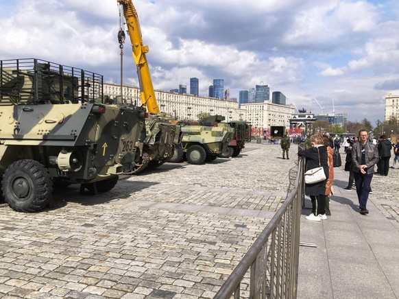 Captured Ukrainian tanks on display in Moscow Tanks and other vehicles of Ukrainian armed forces captured by Russian soldiers are on display at a victory park in Moscow on April 25, 2024. PUBLICATIONx ...