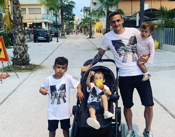 Mattia Bottani et ses trois enfants.