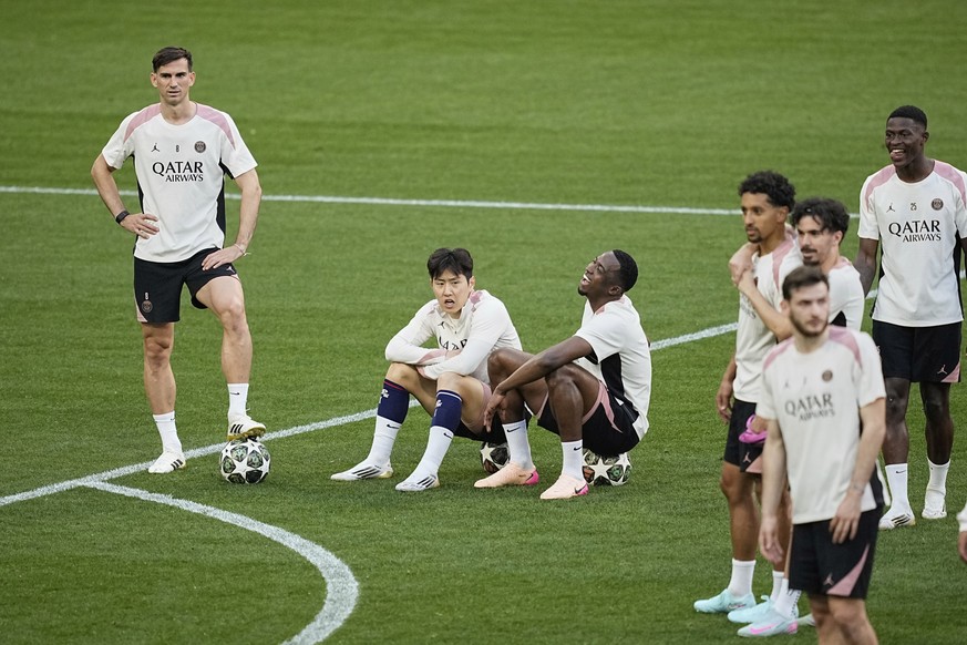 PSG players during a training session ahead of the Champions League final soccer match between Paris Saint-Germain and Inter Milan in Munich, Germany, Friday, May 30, 2025. (AP Photo/Martin Meissner)
 ...
