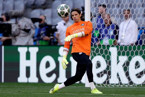 MUNICH, GERMANY - MAY 30: Yann Sommer of Internazionale during the Training Internazionale in Munich at the Allianz Arena on May 30, 2025 in Munich Germany (Photo by Rico Brouwer/Soccrates/Getty Image ...