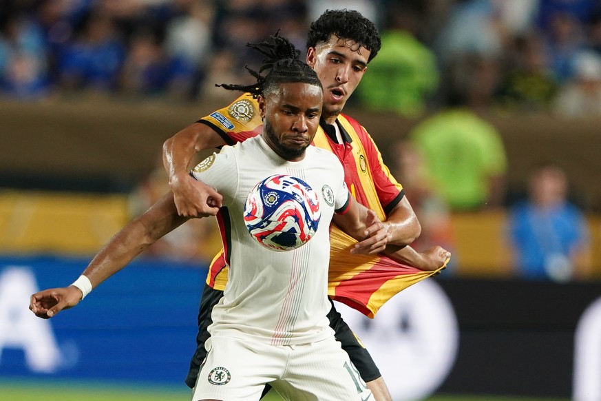 epa12195927 Christopher Nkunku (L), of Chelsea in action against Mohamed Wael Derbali (R), of Esperance De Tunisie during the FIFA Club World Cup 2025 match between Esperance de Tunis and Chelsea in P ...