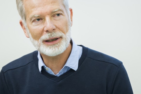 Philippe Eggimann, president de la Societe vaudoise de medecine parle lors d&#039;une conference de presse sur les pratiques admises entre medecins et laboratoires d&#039;analyses medicales le jeudi 7 ...