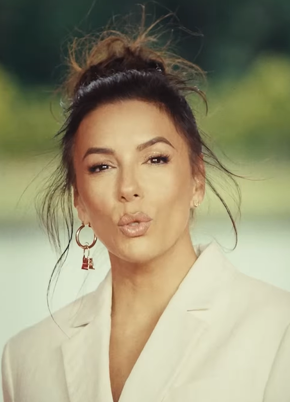 Les Américains ont cette fâcheuse tendance à accentuer les voyelles. N'est-ce pas Eva Longoria?