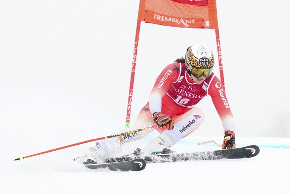 Wendy Holdener of Switzerland speeds down the course during the women&#039;s World Cup giant slalom in Mont Tremblant, Que., Saturday, Dec. 2, 2023. THE CANADIAN PRESS/Sean Kilpatrick/The Canadian Pre ...
