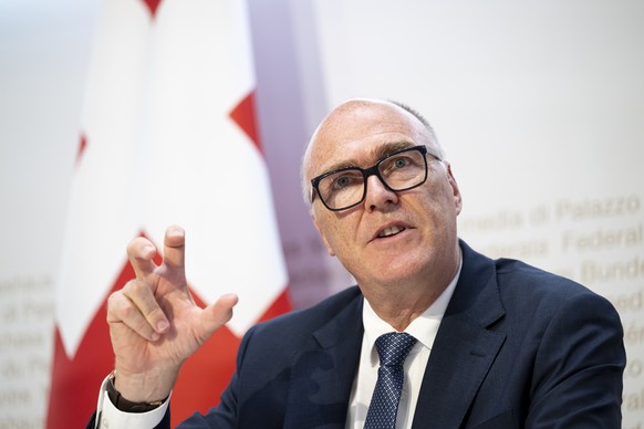 Bundesrat Martin Pfister, spricht an einer Medienkonferenz ueber den aktuellen Stand der Verhandlungen und das weitere Vorgehen Air2030, am Mittwoch, 13. August 2025, im Medienzentrum Bundeshaus in Be ...