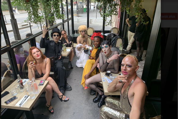 La troupe du Cabaret de Poussière, au Bataclan. Paris, 4 septembre 2021.