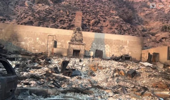 Randy «Craw» Miod, légende locale de Malibu et autoproclamé «homme mystérieux de Malibu», et sa maison d'origine ont disparu dans l'incendie des Palisades.