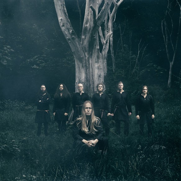 Front:Nils Edström (Kravik lyre)Back, left to right:Adrian Englund (Percussion)Vide Bjerde (Guitar)Olof Kennemark (Hardanger fiddle)Tobias (Key harp)John Spalding (Drums)Joel Andreasson (Flut ...