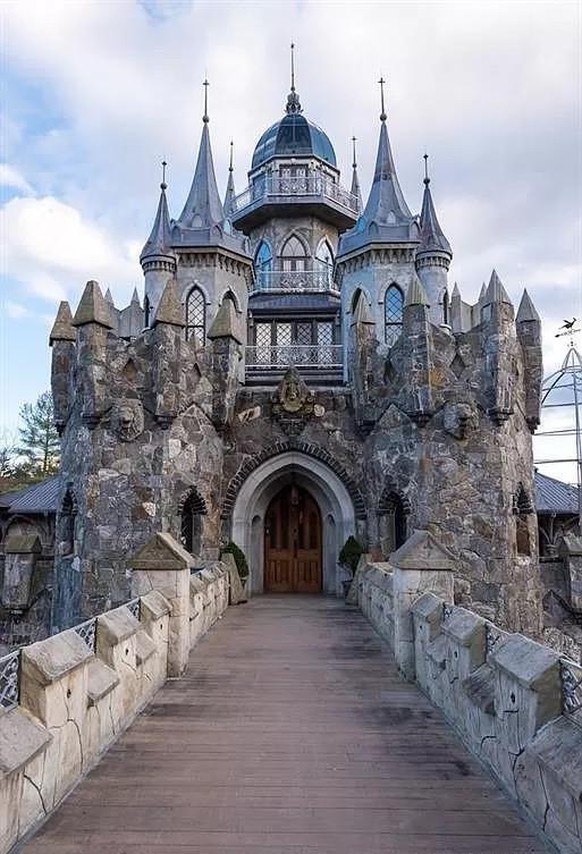 Crazy Castle für 60 millionen in Connecticut USA https://www.zillow.com/homedetails/450-Brickyard-Rd-Woodstock-CT-06281/58124274_zpid/?