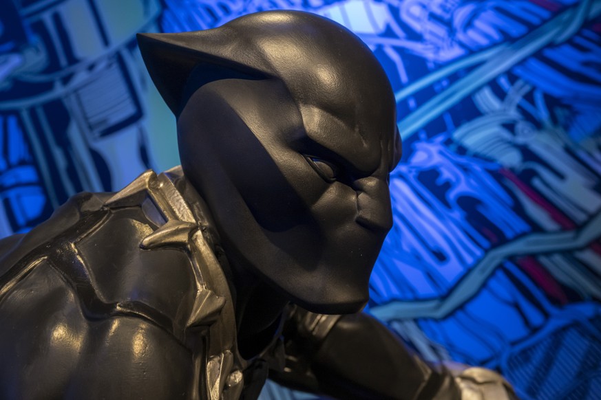 Black Panther in der Ausstellung Marvel: Universe of Super Heroes, in Basel, am Donnerstag, 21. Maerz 2024. In der Ausstellung sind Originalzeichnungen, echte Kostueme, Requisiten aus Hollywood, begeh ...