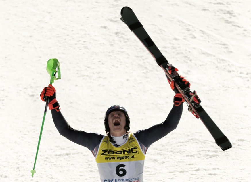 epa10477373 Henrik Kristoffersen of Norway celebrates in the finish area during the 2nd run in the Men&#039;s Slalom event at the FIS Alpine Skiing World Championships in Courchevel, France, 19 Februa ...