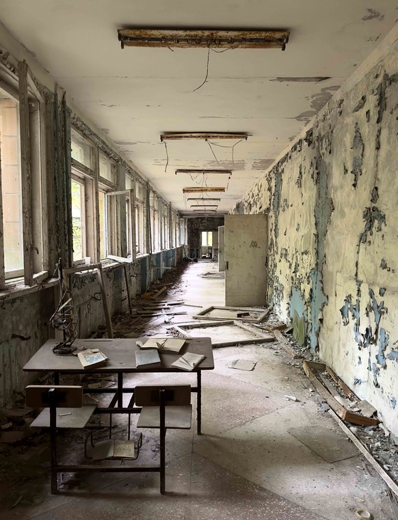 Comme beaucoup de bâtiments à Pripyat, l'école doit passer l'hiver sans fenêtres.