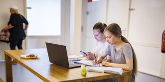 Pourquoi les réfugiés ukrainiens peinent à trouver un travail en Suisse