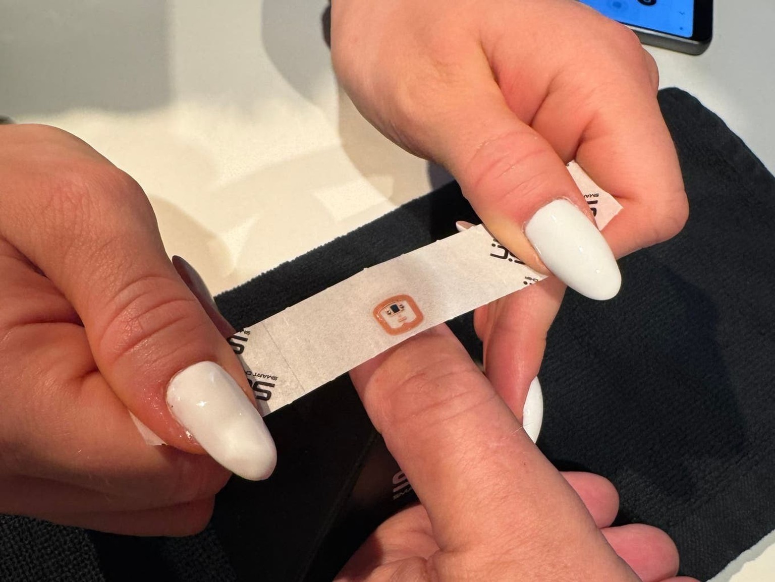 Smart Chip: Voici comment la Suisse révolutionne les paiements avec une puce sur l'ongle
