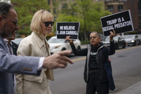 La plaignante a parfois perdu patience face aux relances de l'avocat de Donald Trump.