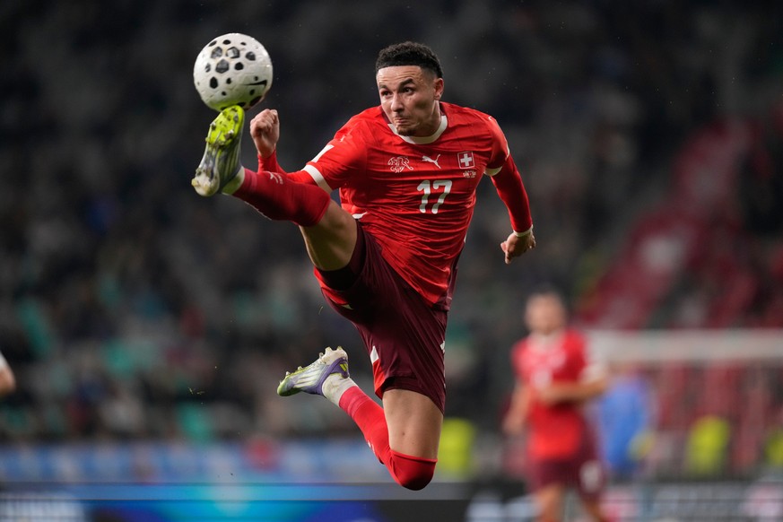 Switzerland&#039;s Ruben Vargas receives the ball during a World Cup 2026 group B qualifying soccer match between Slovenia and Switzerland at Stozice stadium in Ljubljana, Slovenia, Monday, Oct. 13, 2 ...