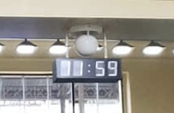 L&#039;horloge à bascule de la gare de la Chaux-de-Fonds a été enlevée.
