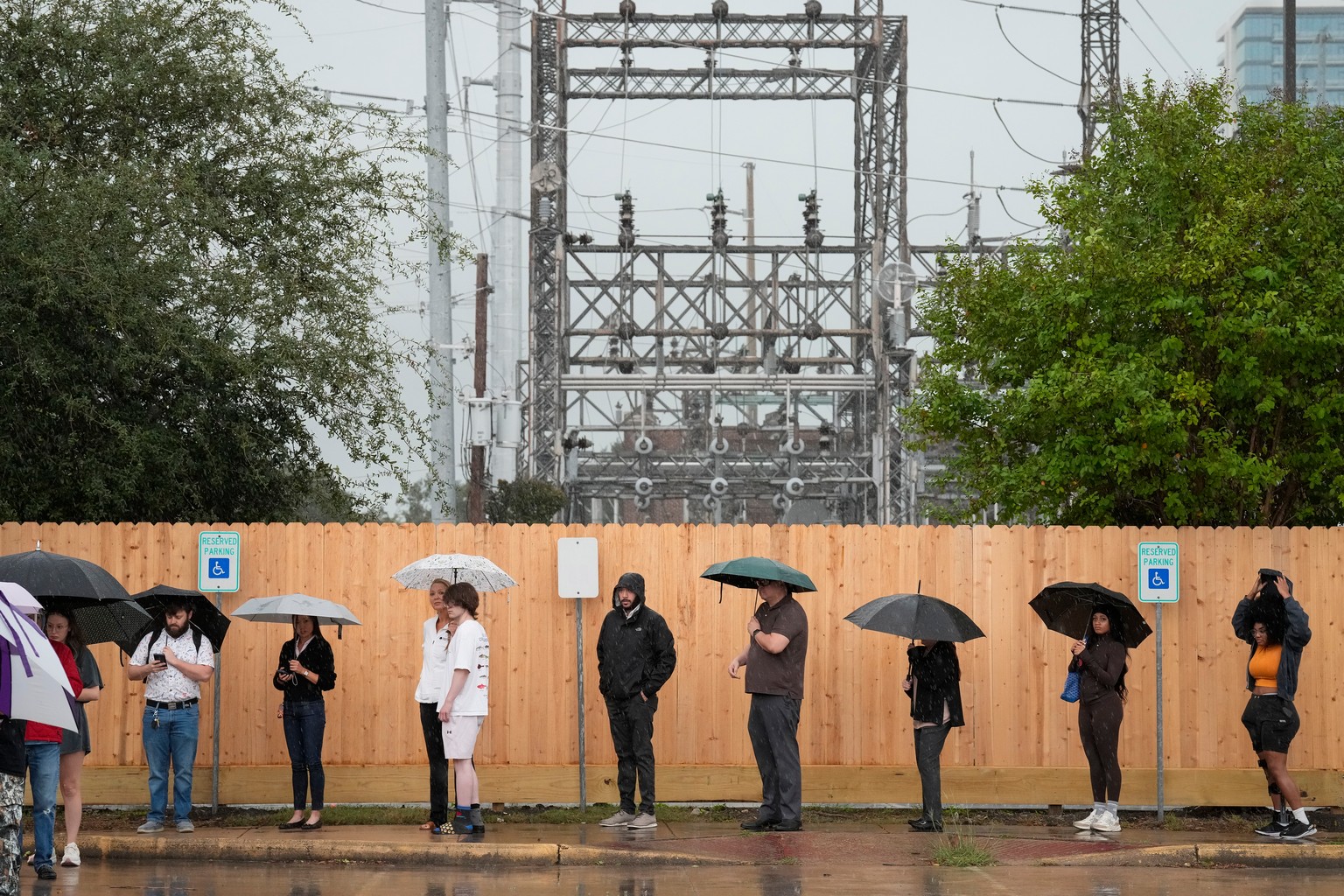 ELECTION 2024 AMERICA VOTES HOUSTON
Rain pours down while voters are waiting in line to cast their vote on Election Day Tuesday, Nov. 5, 2024 at West Gray Multiservice Center in Houston. (Yi-Chin Lee/ ...