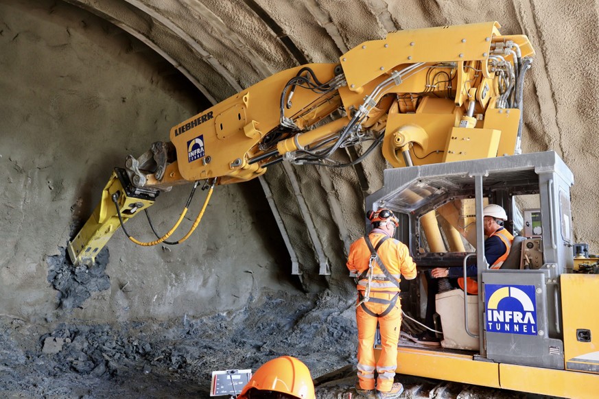 Contournement est de La Chaux-de-Fonds par la H18 : début de l’excavation du tunnel des Arêtes, le 10 septembre 2026 en présence du conseillier d'Etat neuchâtelois Laurent Favre.