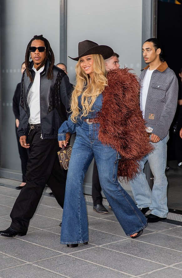 PARIS, FRANCE - JUNE 24: Jay-Z, Beyoncé and Daniel Julez Smith Jr. are seen attending the Louis Vuitton Menswear Show Spring/Summer 2026 as part of Paris Fashion Week on June 24, 2025 in Paris, France ...