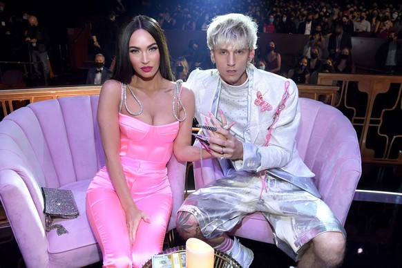 LOS ANGELES, CALIFORNIA - MAY 27: (EDITORIAL USE ONLY) (L-R) Megan Fox and Machine Gun Kelly attend the 2021 iHeartRadio Music Awards at The Dolby Theatre in Los Angeles, California, which was broadca ...
