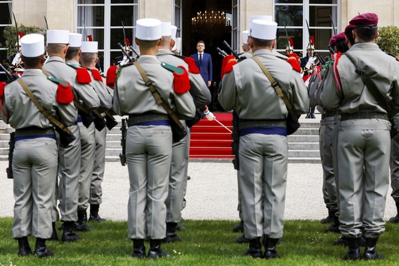 Vingt et un coups de canon ont été tirés lors de la cérémonie d'investiture du président Emmanuel Macron. 