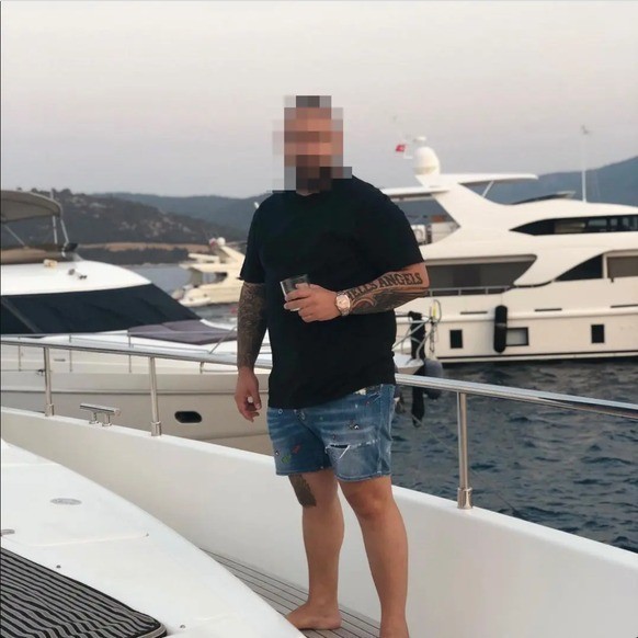 Ertan Y. avec sa Rolex, sur un yacht près de Bodrum en Turquie.