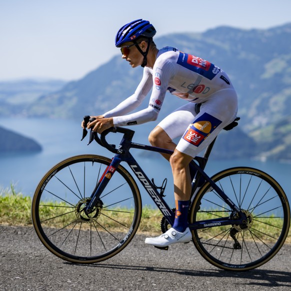 Oscar Onley durant le Tour de Suisse 2025