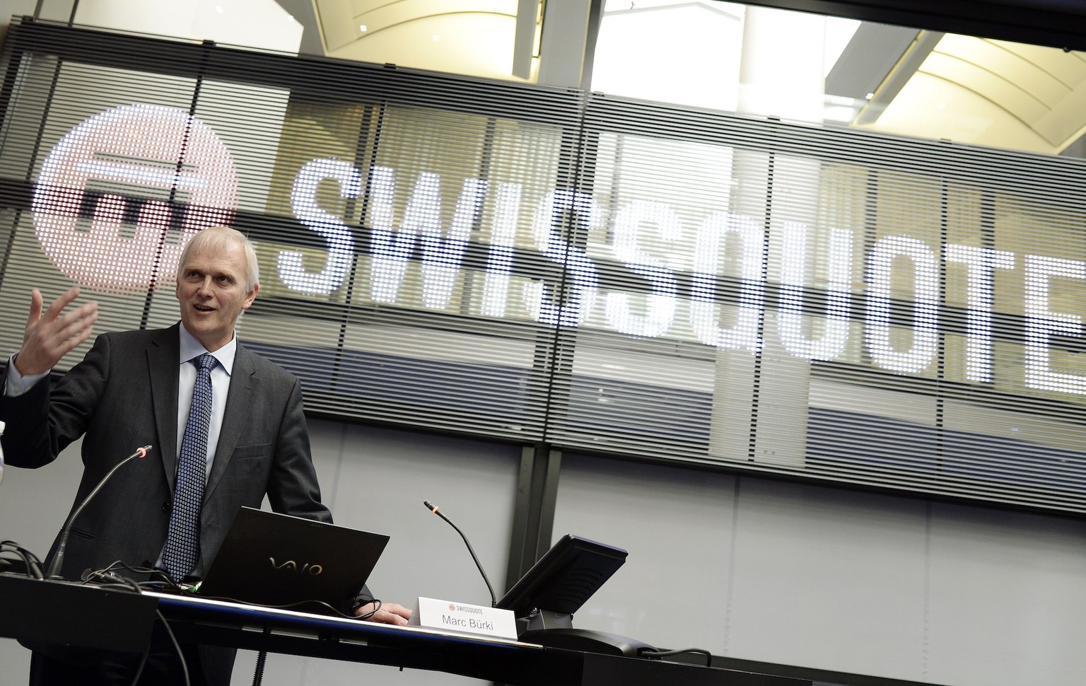 Swissquote-CEO Mark Buerki orientiert an einer Medienkonferenz in Zuerich am Dienstag, 3. Maerz 2015 ¸ber das vergangene Geschaeftsjahr. Die Online-Bank Swissquote hat im Geschaeftsjahr 2014 den Reing ...