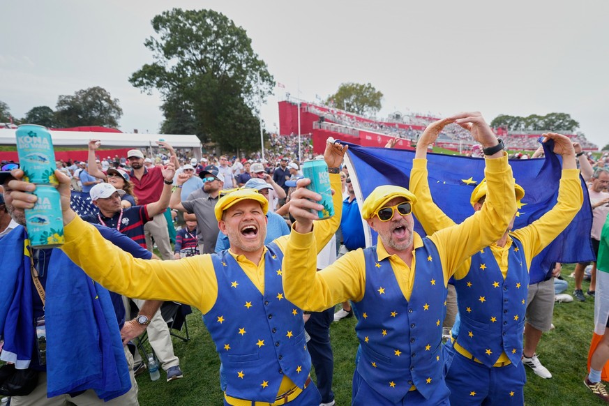 Europe&#039;s fans cheer during the opening ceremonies for the Ryder Cup golf tournament, Wednesday, Sept. 24, 2025, on the Bethpage Black golf course, in Farmingdale, N.Y. (AP Photo/Robert Bukaty)