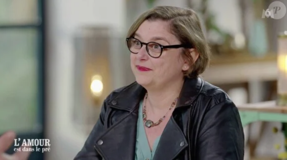 Clotilde prétendante de Roméo dans l'amour est dans le pré