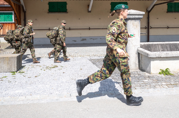 Membres de l'école de recrues d'infanterie n° 11 à Herisau en août 2025.