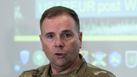 Le général trois étoiles Ben Hodges lors d&#039;une conférence de presse en Macédoine 2016.