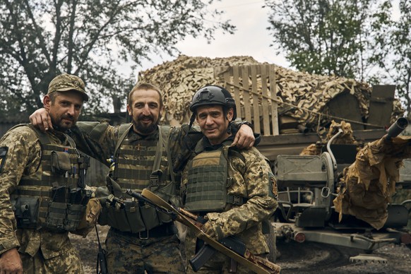 Ukrainian soldiers pose for a photo in Izium, Kharkiv region, Ukraine, Tuesday, Sept. 13, 2022. Ukrainian troops piled pressure on retreating Russian forces Tuesday, pressing deeper into occupied terr ...